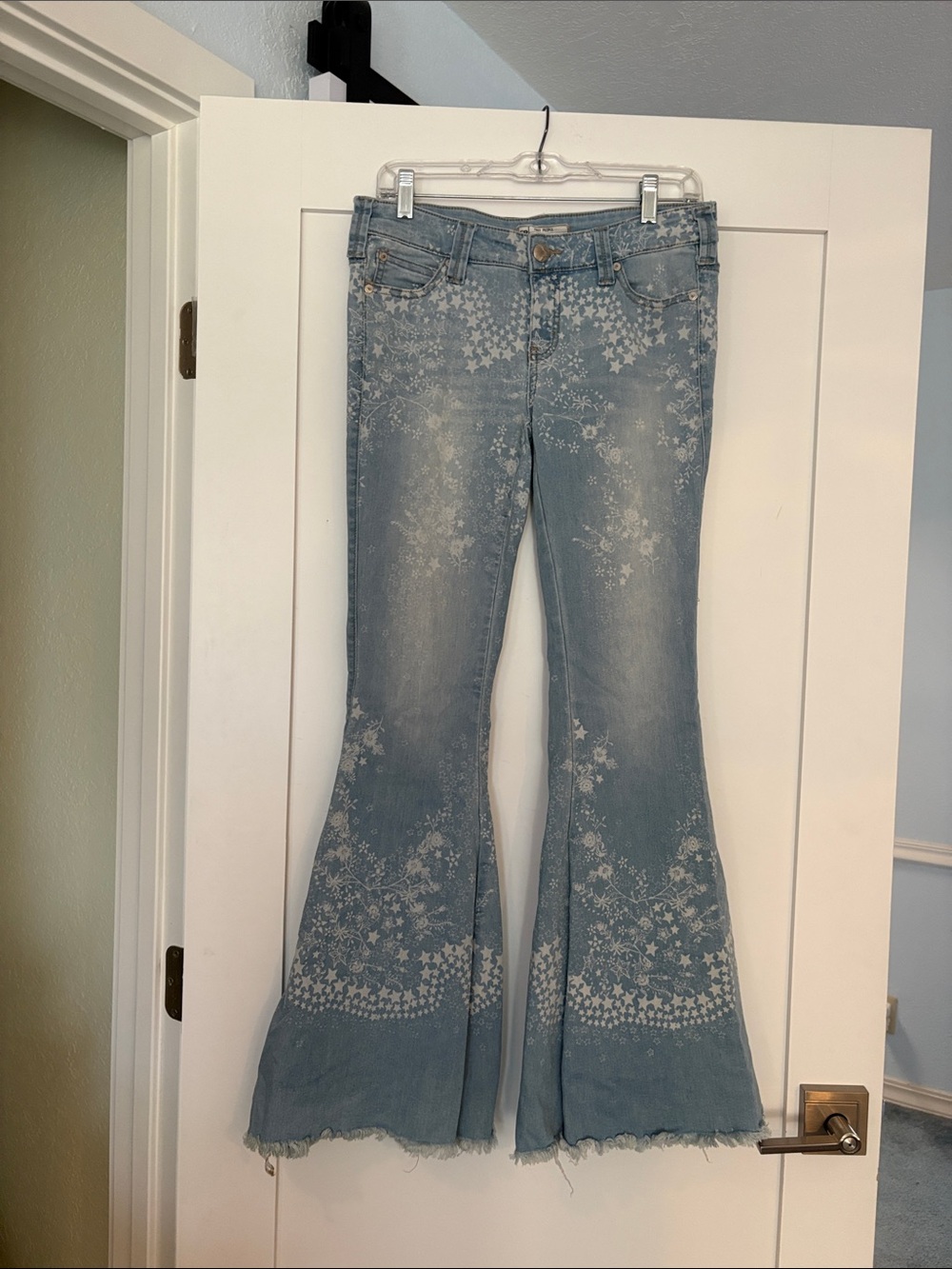 Free People Light Blue Floral & Star Flare Jeans Sz 28